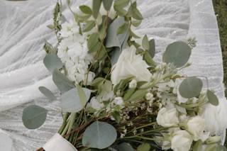 Sisters Floral Design Studio - 6