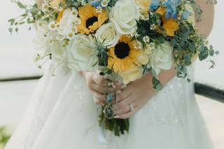 Between the Roses Florist - 8