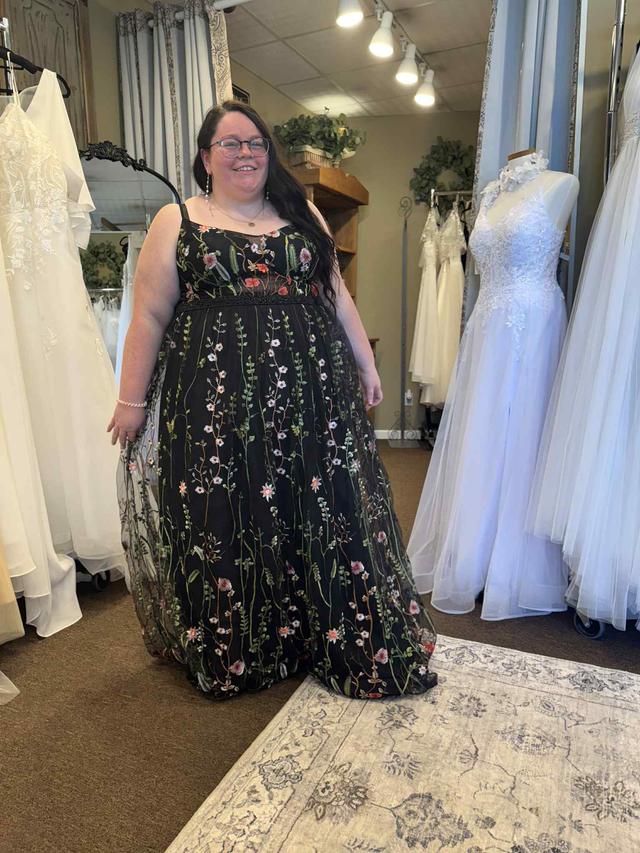 Red Brick Cottage Curvy & Plus Size Boutique & Bridal - 1