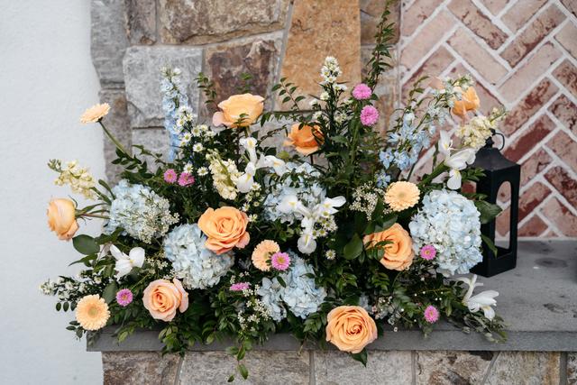 Laura's Flower Boutique - 1