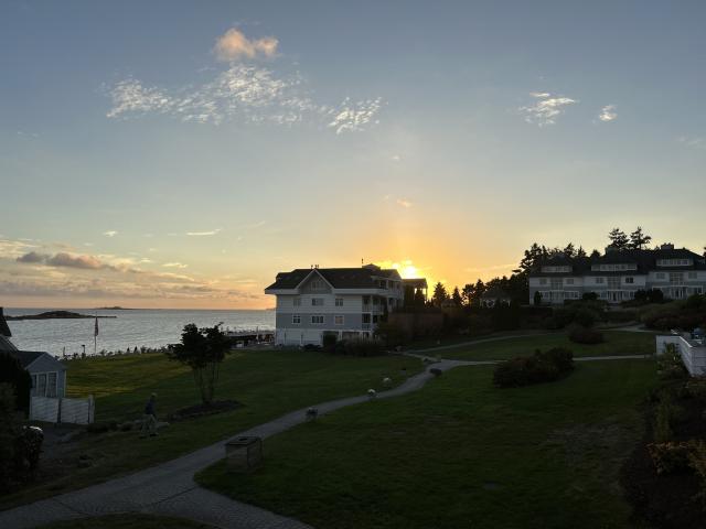 Water's Edge Resort and Spa - 4