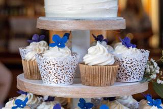 Chickadee Hill Cakes - 24