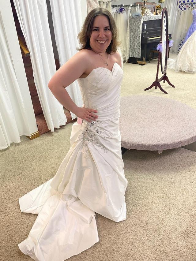 Holly's Unique Weddings and Gowns - 1