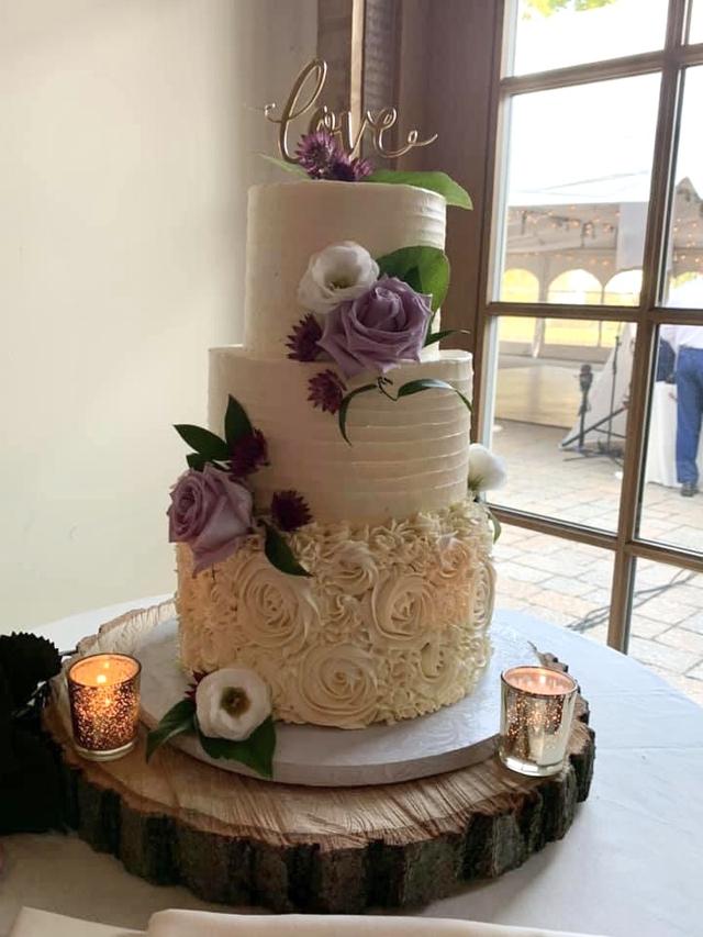 Clara's Custom Cakes - 3