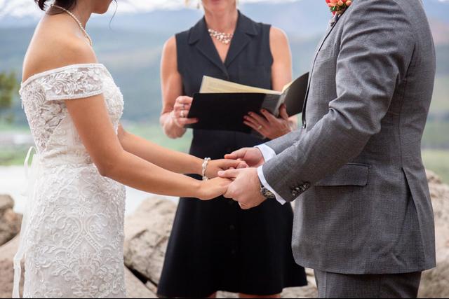 Summit Celebrant - Leslie Ross Officiant - 3