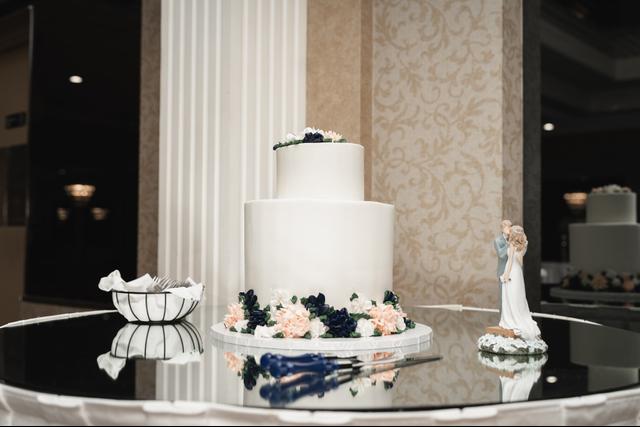 Sorellas Custom Cakes - 4