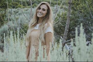 Grace Wallace Photo - 9