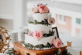 Holly's Cakes LLC - 34