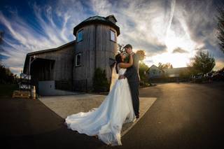 Darianna Bridal & Tuxedo - 24
