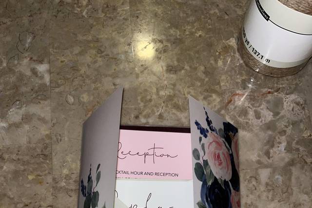 Junie's Invitations & Decor 5