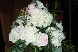 Daisy's Front Porch Flowers, Events & Creative Studio - 24