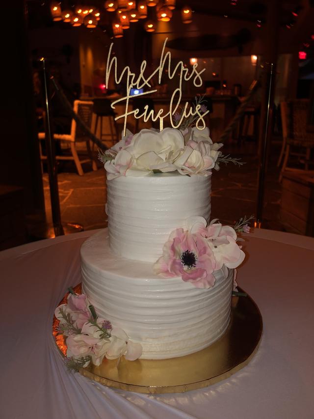 Edible Creations Custom Cakes  - 2