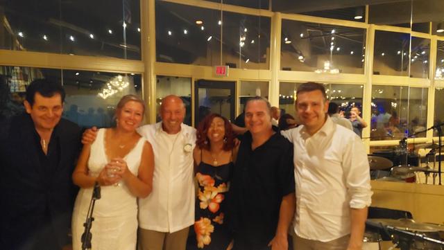 Mobile Dueling Pianos Shows - 1