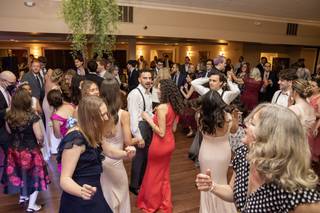 Green Fourteen Weddings - 15