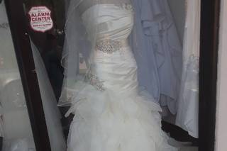DG's Bridal and Formal Consignment - 4