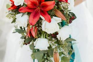 Petals to Pines Floral Located at 101 Market - 29