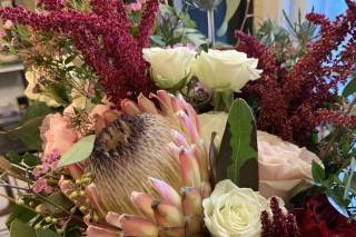 Tara B's Eventful Planning & Floral Boutique - 10