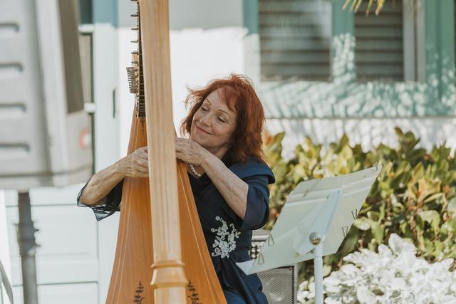 Harpist Naomi Alter - 3