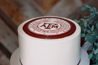 Creme De La Creme Cake Company - 9