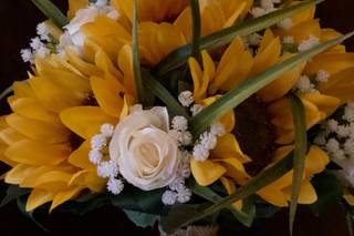 Decorative Touch Floral & Gift Shop - 17