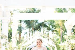 Della Curva (Plus-Size Bridal Salon) - 12