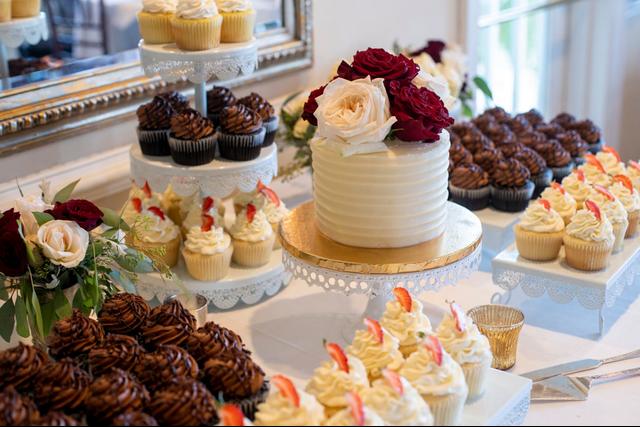 Bloom Custom Cakes - 1