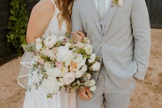 Wildly Cultivated Floral Design - 12