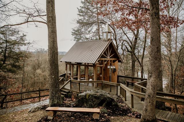 Nolichuckey Bluffs Bed & Breakfast Cabins & Wedding Venue - 4