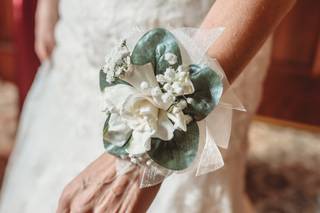 Designs By Linda Florist - 77