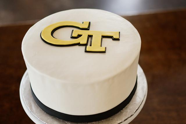 Acuna's Custom Cakes - 4