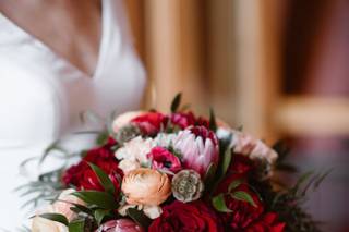 Daisy's Front Porch Flowers, Events & Creative Studio - 66