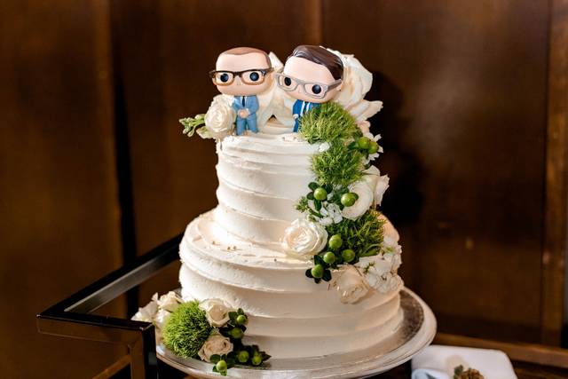 Cleveland BROWNS FOOTBALL Bride & Groom Wedding Cake Topper 