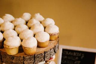LuAnn's Cupcakes & Bakery - 6