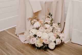 Little Miss Lovely Floral Design & Event Decorating - 15