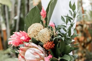 Lulu’s Lei + Bouquets - 9