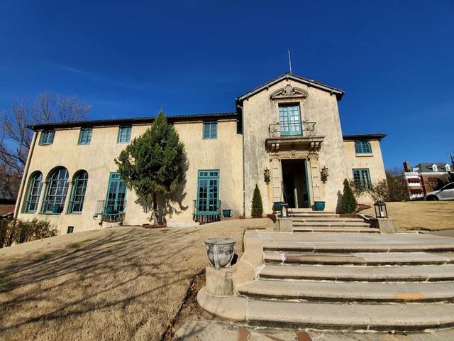 Dresser Mansion - 1
