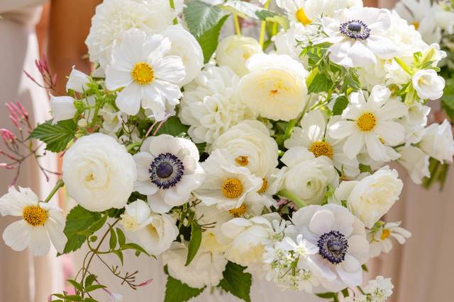 White Twine Round Form - Kelea's Florals