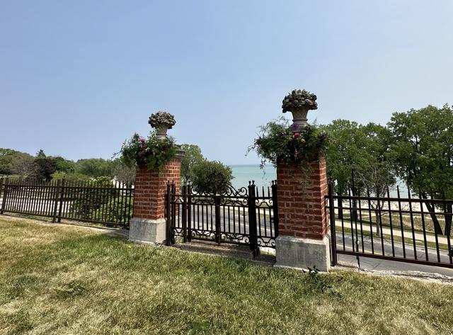 Castino Lakeview Mansion - 3