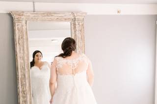 Della Curva (Plus-Size Bridal Salon) - 10