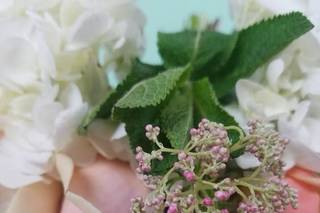 Wildflower Stem + Sundry - 83