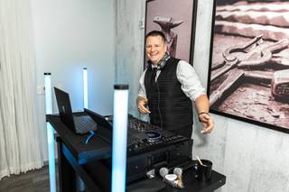 District DJ - 16