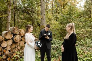 Hillary Lundberg - PNW Wedding Officiant - 7