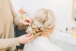 The Salty Blonde Salon - 14