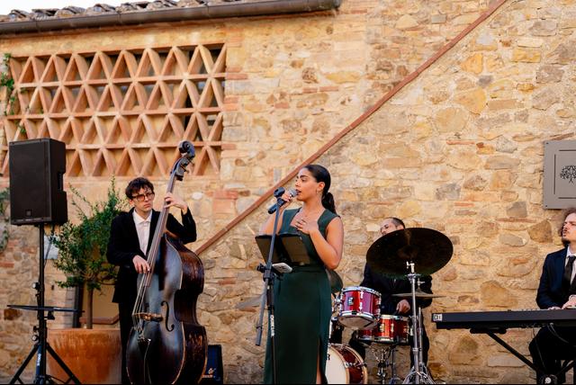 Laura Cabras Music Entertainment - 1