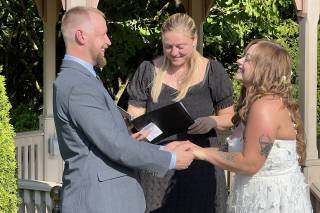 Hillary Lundberg - PNW Wedding Officiant - 5