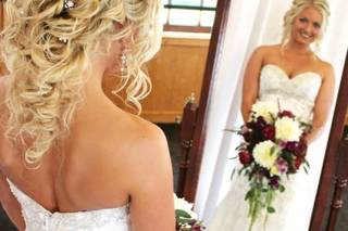 The Mane Exhibit Hair & Makeup Studio - 12