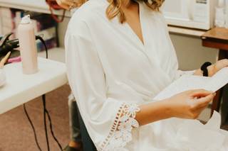 The Salty Blonde Salon - 5