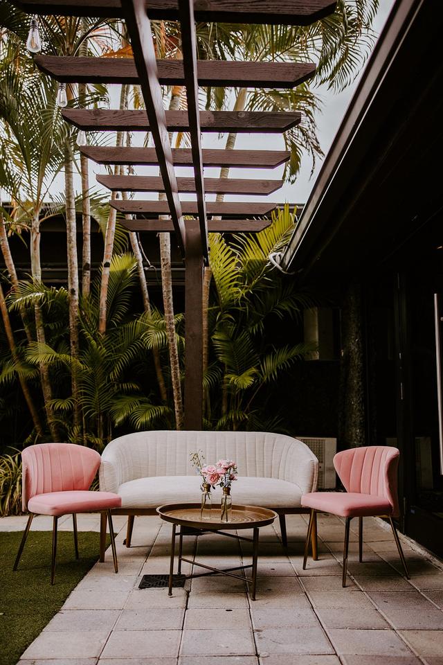 Mi Vintage - Farm Tables & Lounge Rentals - 2