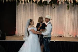 Wedding Officiant Eileen - 12