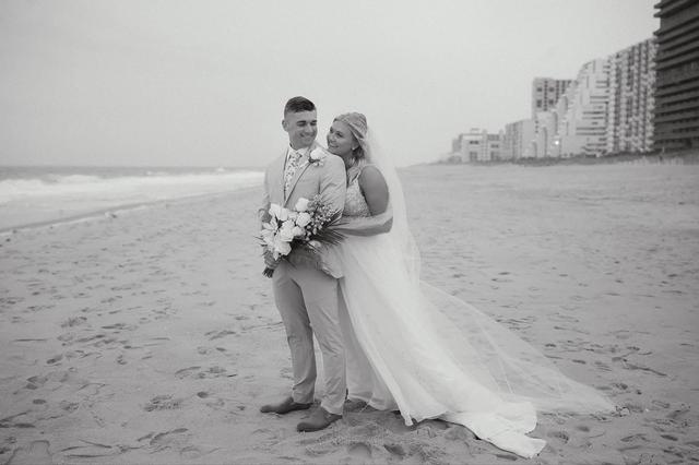 ASHORE OCEANFRONT HOTEL - 4